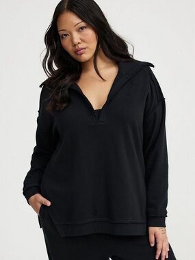 torrid Black Pullover Sweat shirt